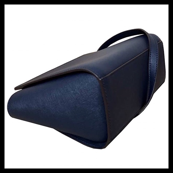 Michael Kors Selma Medium Leather Cross Body Bag - Picture 3 of 6